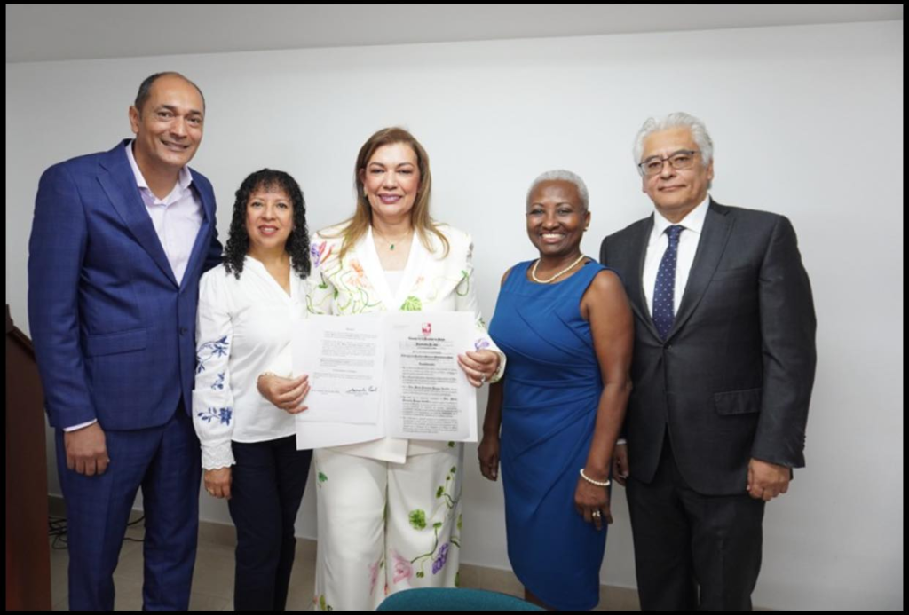 Gran reconocimiento de la Univalle a la gerente del HDPUV por los logros obtenidos durante su gestión