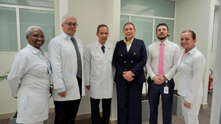 Apertura y recorrido de la visita de verificación para el reconocimiento como Hospital Universitario