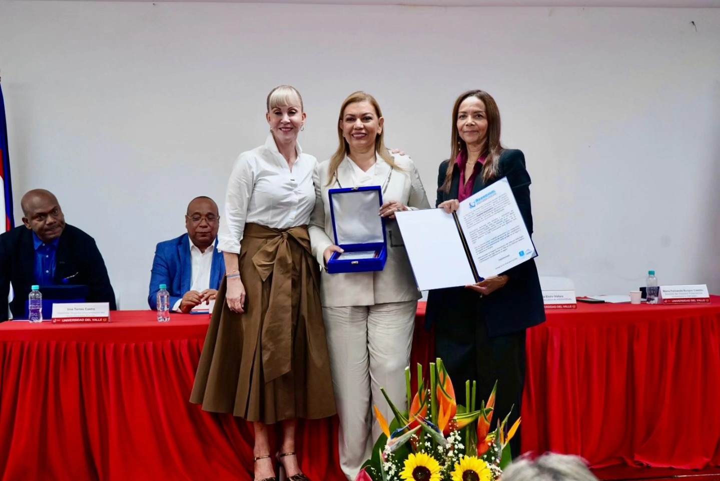 El HDPUV recibió por parte de la Universidad del Valle y la Asociación de Hospitales del Valle – ASOHOSVAL reconocimiento por su acreditación oficial como Hospital Universitario.