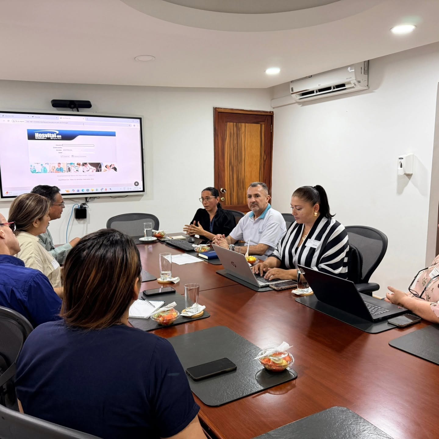 HDPUV compartió sus buenas prácticas en sistema de información de historias clínicas durante visita de referenciación de Clínica DIME